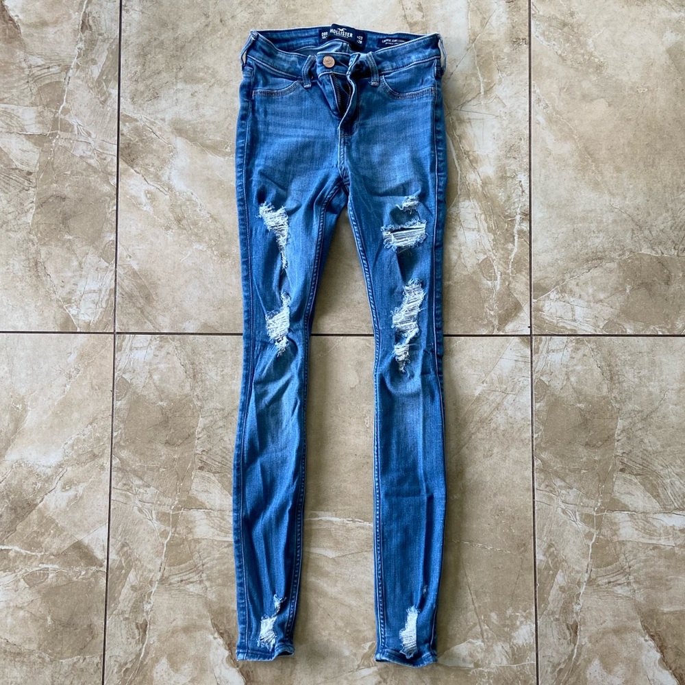 Ripped skinny jeans
